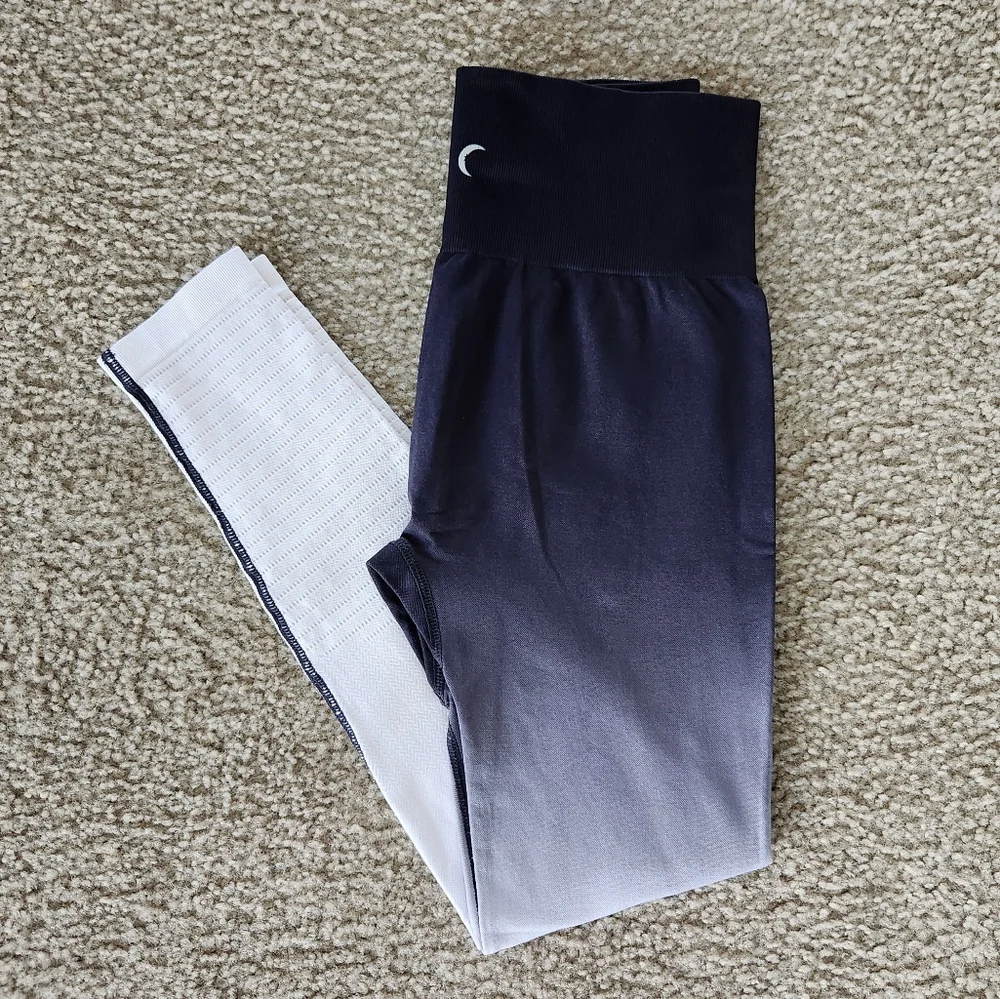 Zyia Black & White Ombre Performance Hi Rise Leggings - Picture 2 of 4